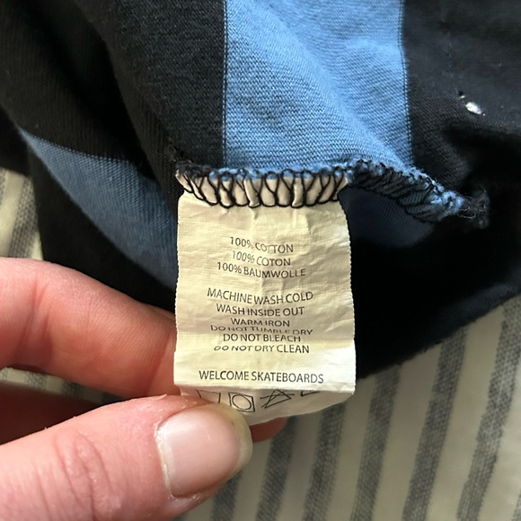 Welcome Striped Blue and Black T Shirt Men’s M - Picture 5 of 6